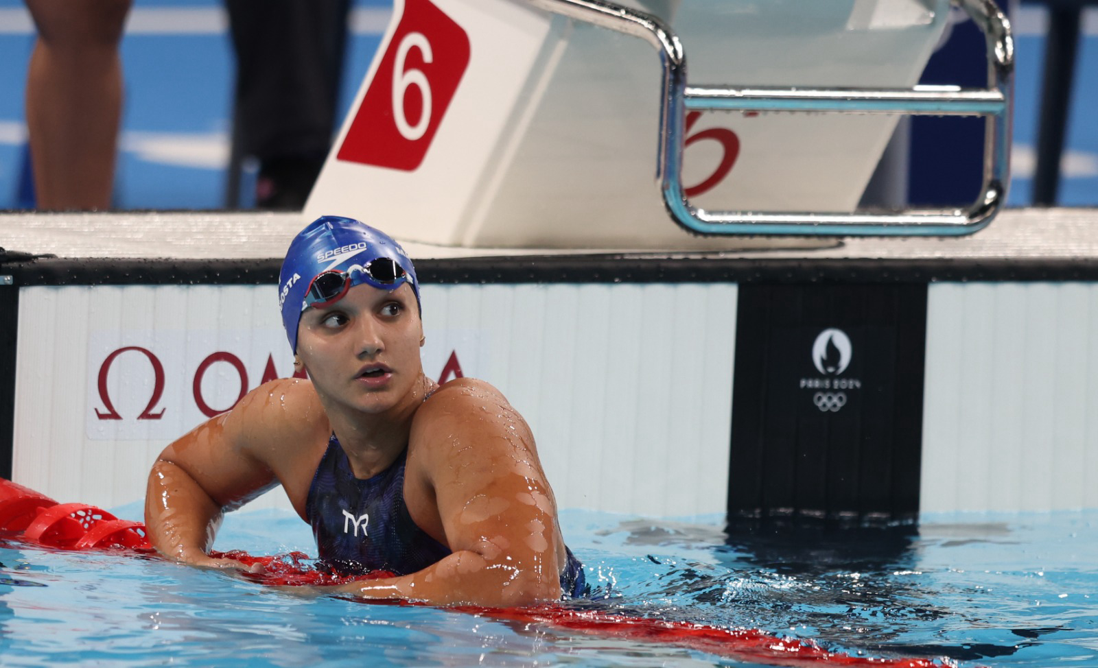 Maria Fernanda Costa em ação na prova dos 400m livre no primeiro dia da Natação nos Jogos Olímpicos de Paris.